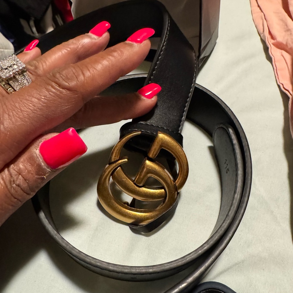 Gucci Women's Belt in Black with Gold Buckle